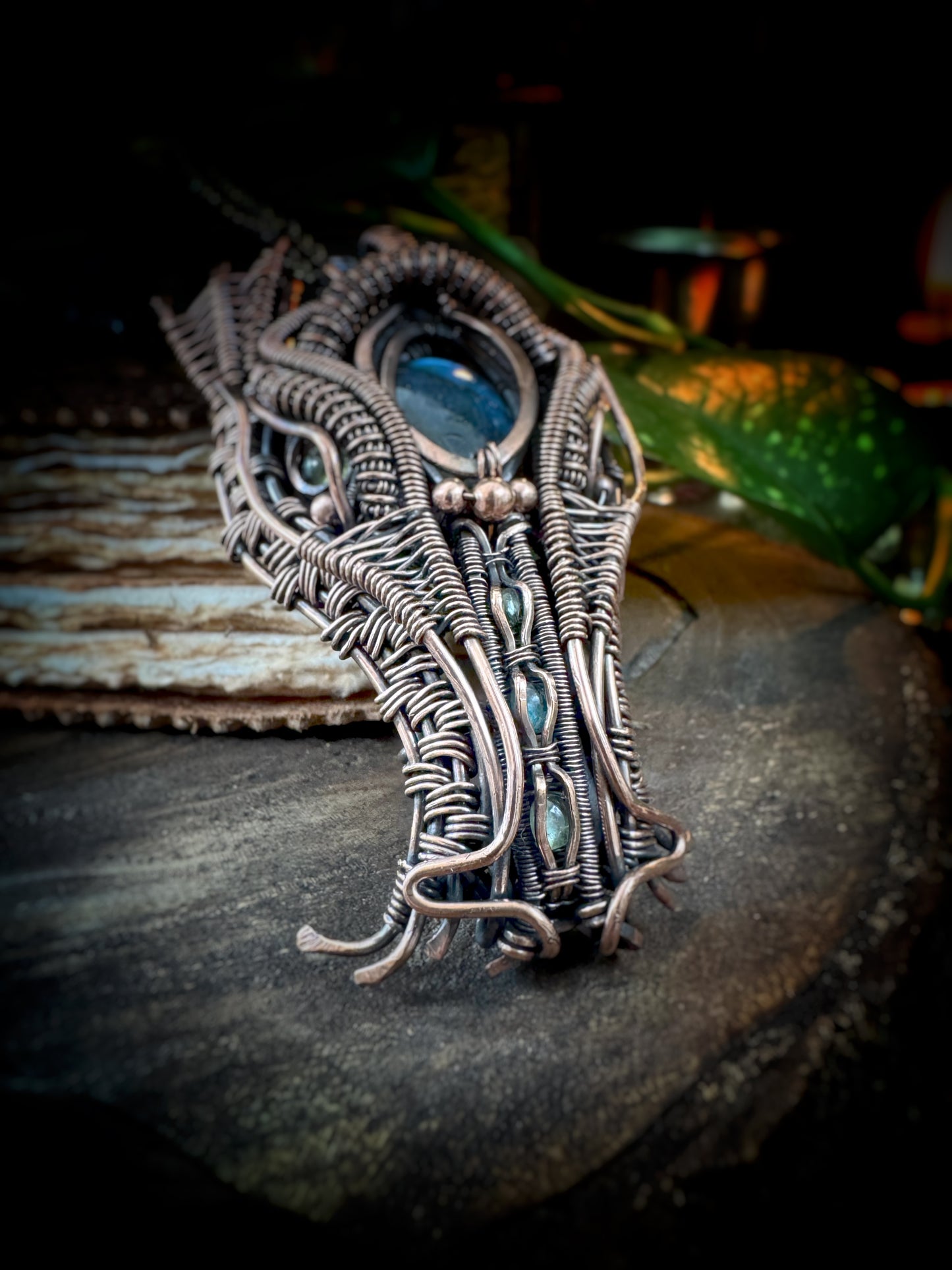 LUNAVYR - Guardian of the Veiled Realms