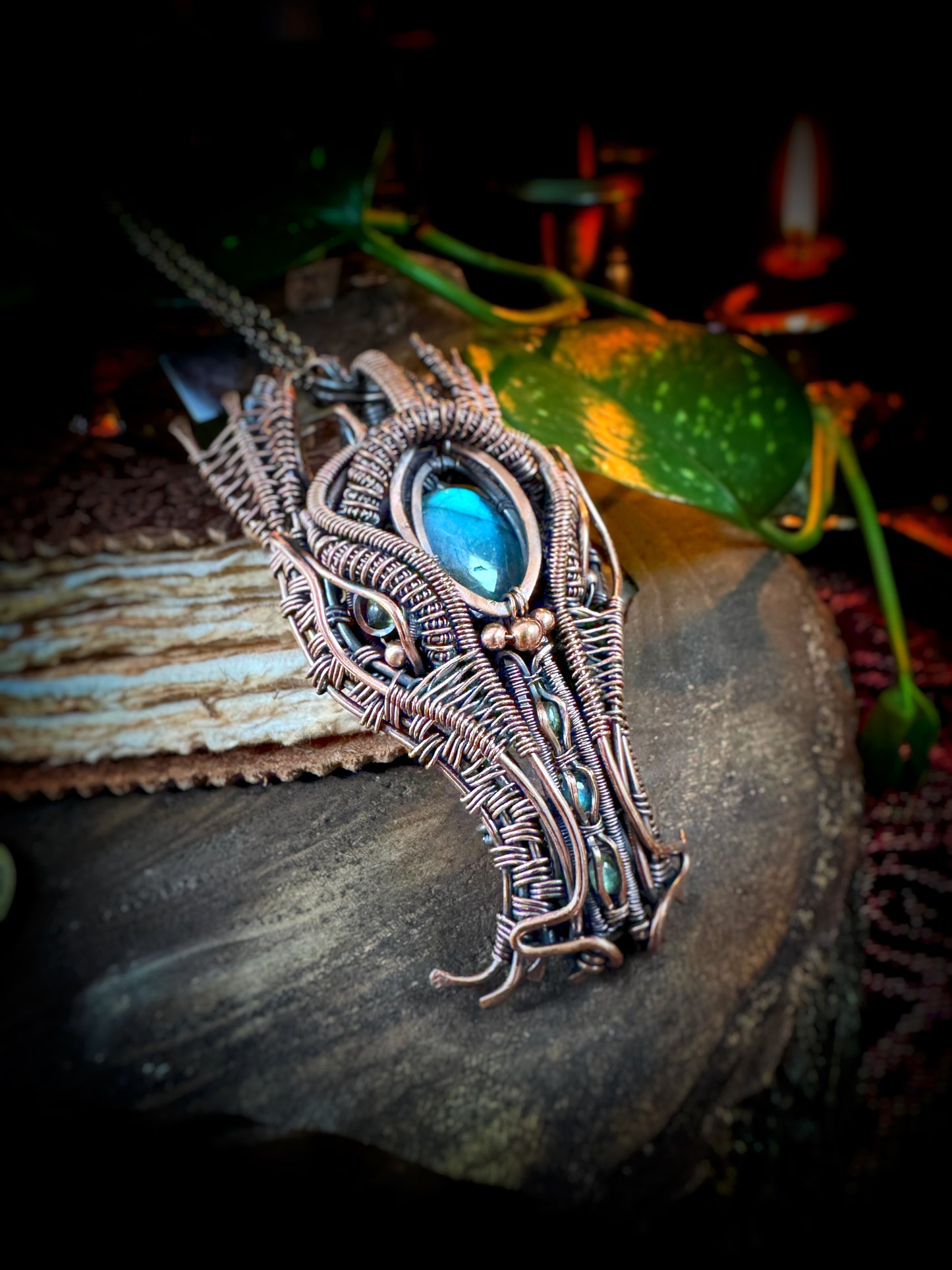 LUNAVYR - Guardian of the Veiled Realms