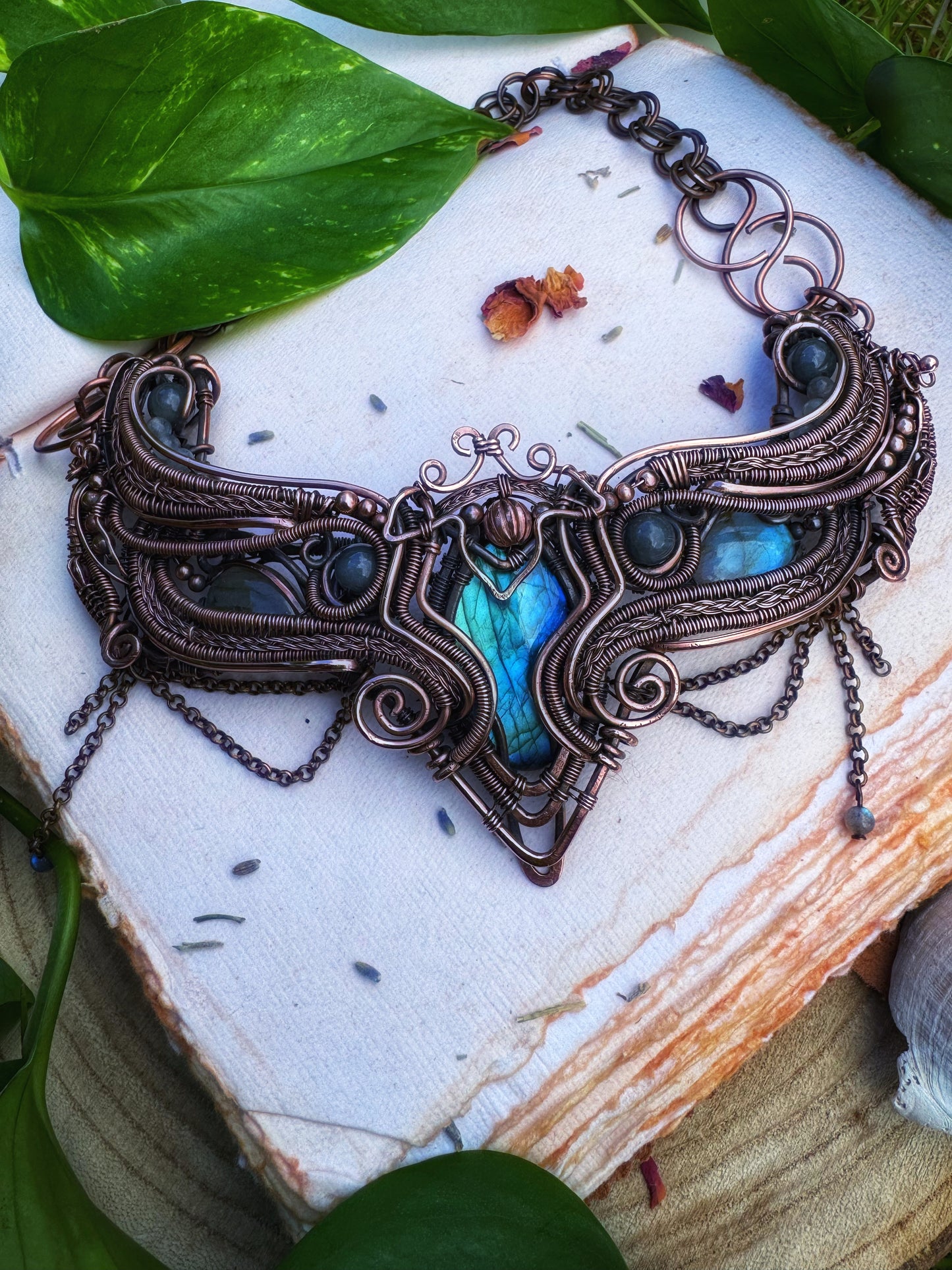 Elida - Labradorite Statement amulet