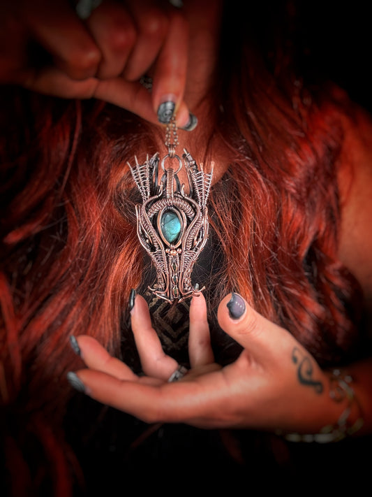 LUNAVYR - Guardian of the Veiled Realms