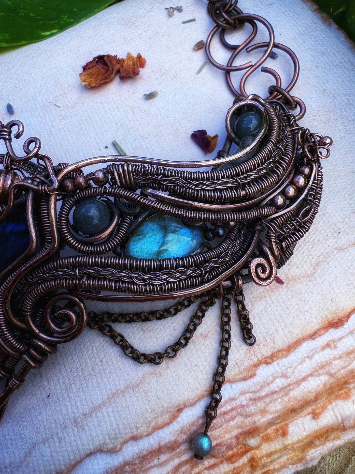 Elida - Labradorite Statement amulet